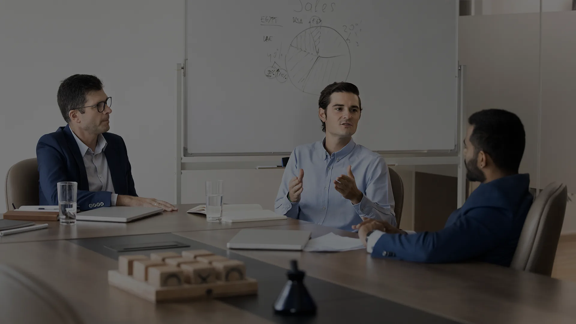 ¿Qué es la inteligencia estratégica de negocios y cómo ayuda a tomar mejores decisiones?